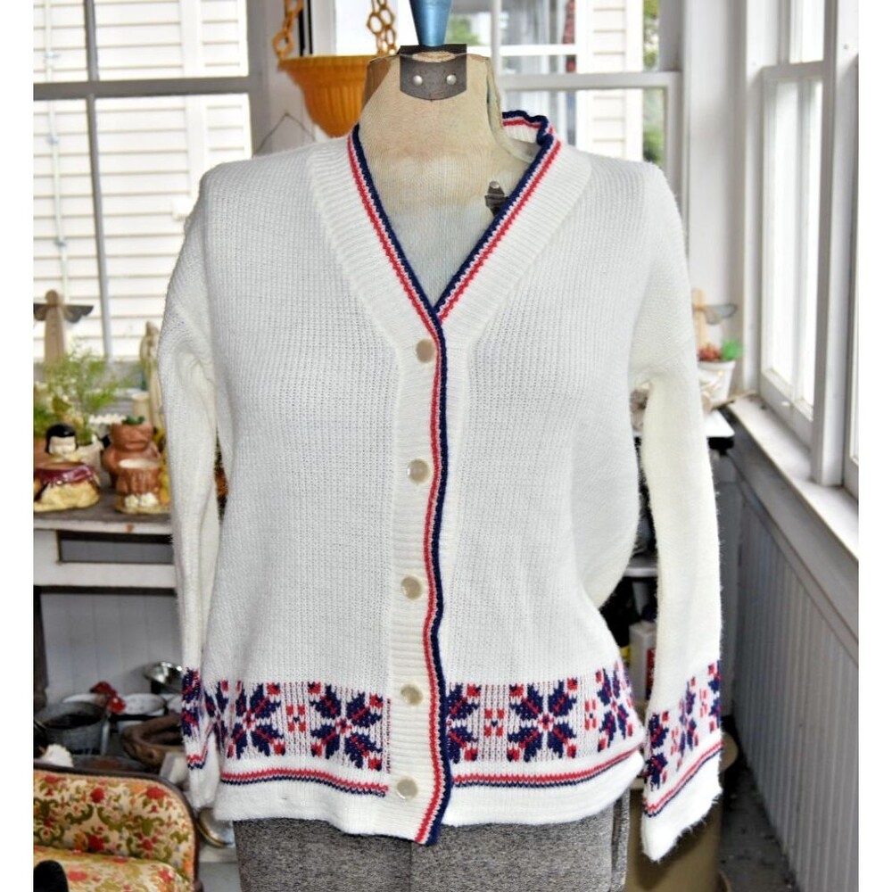 Vintage 1970s Cable Knit Cardigan Snowflake Design RWB Pearl Buttons Size Medium